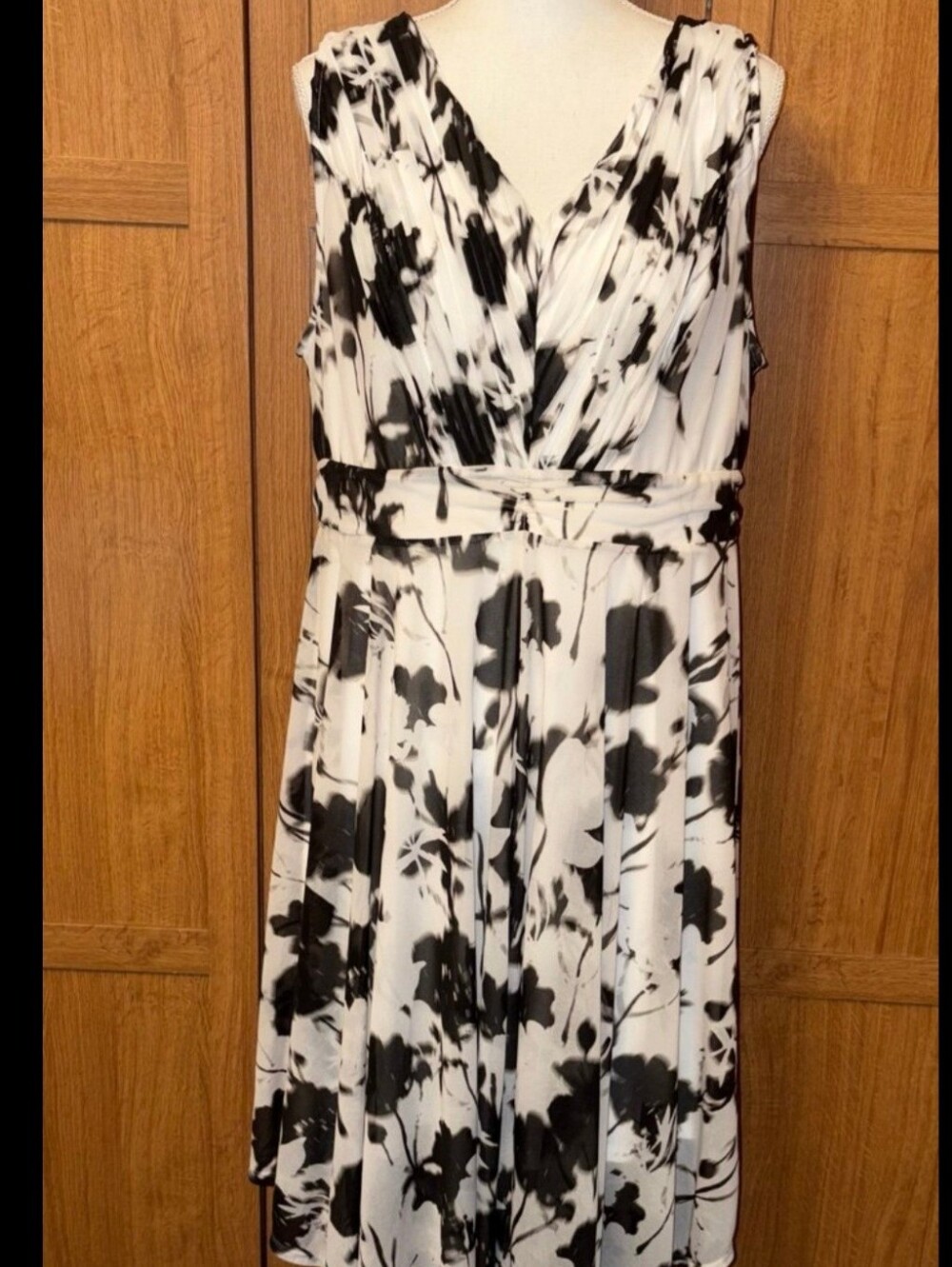 Simply Vera Vera Wang Black and White Floral Wrap Midi Dress